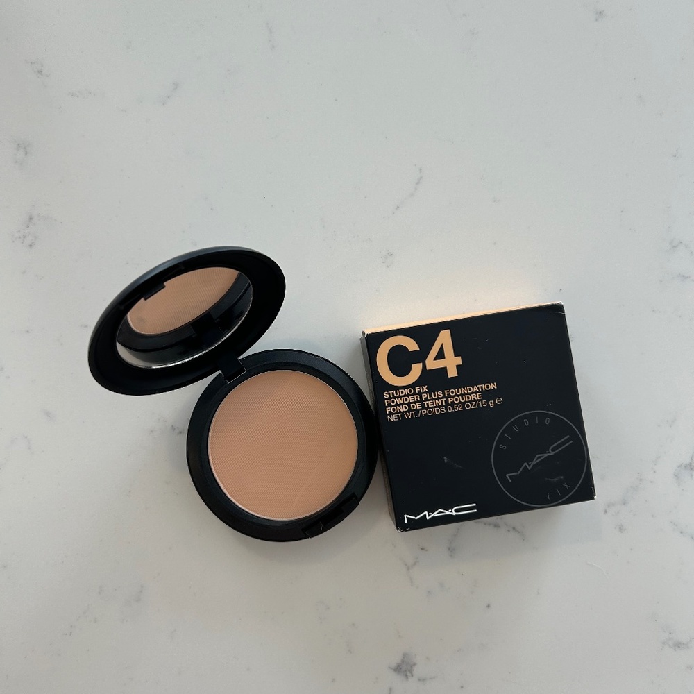MAC Studio Fix powder foundation C4 NWT